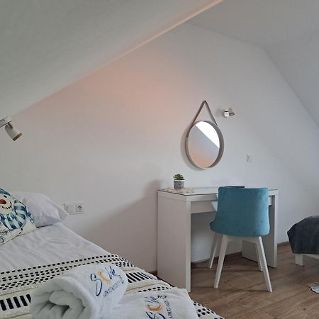 Solek Apartamenty I Pokoje Goscinne เมียลโน ภายนอก รูปภาพ