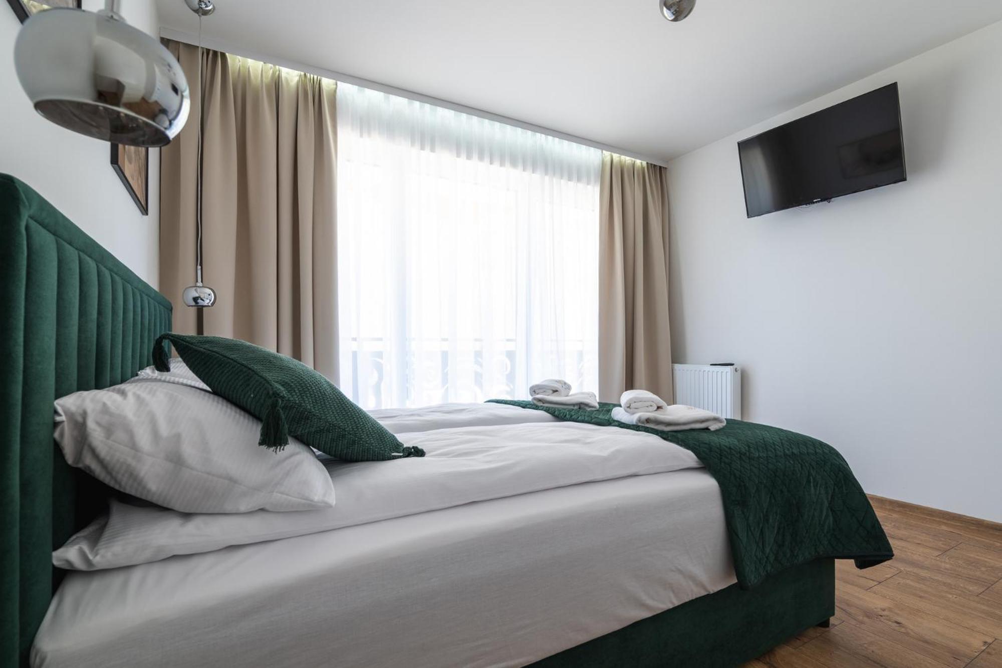 Solek Apartamenty I Pokoje Goscinne เมียลโน ภายนอก รูปภาพ