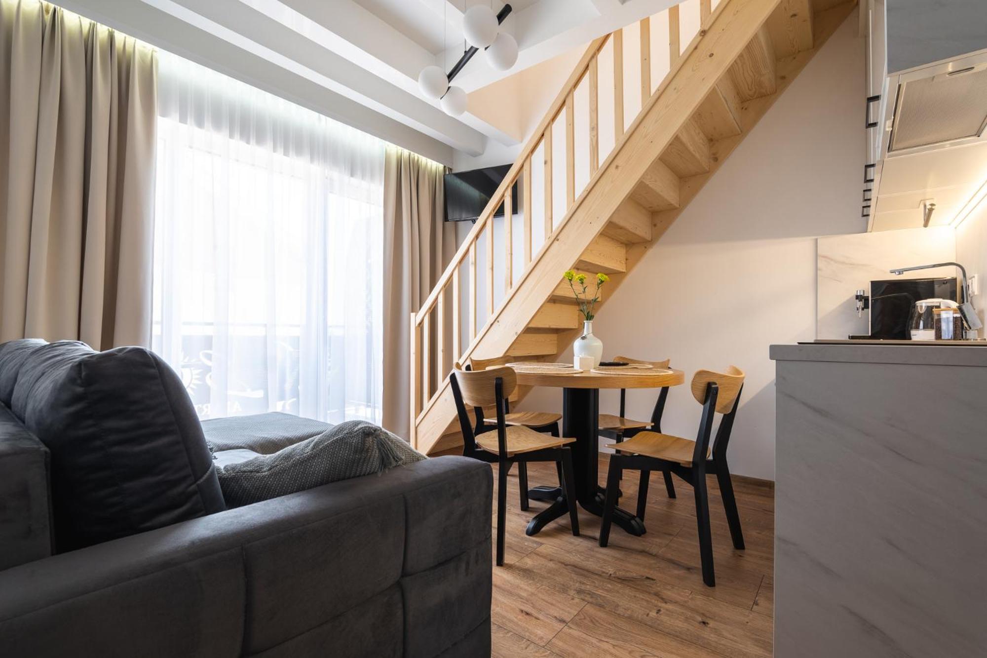Solek Apartamenty I Pokoje Goscinne เมียลโน ภายนอก รูปภาพ